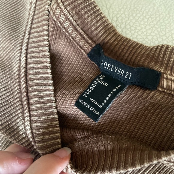 Forever 21 brown cropped tee - Picture 5 of 5